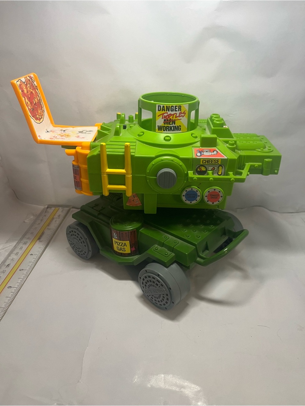 1989 Vintage Teenage Mutant Ninja Turtles Pizza thrower Tank